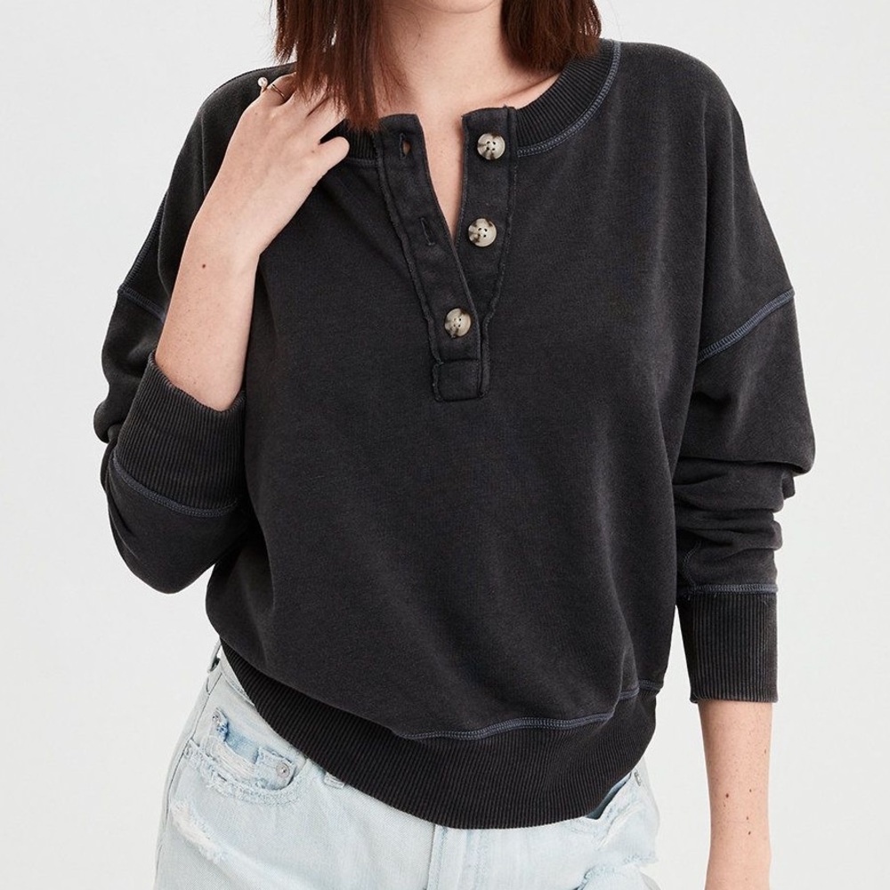 American Eagle buttoned crewnexk